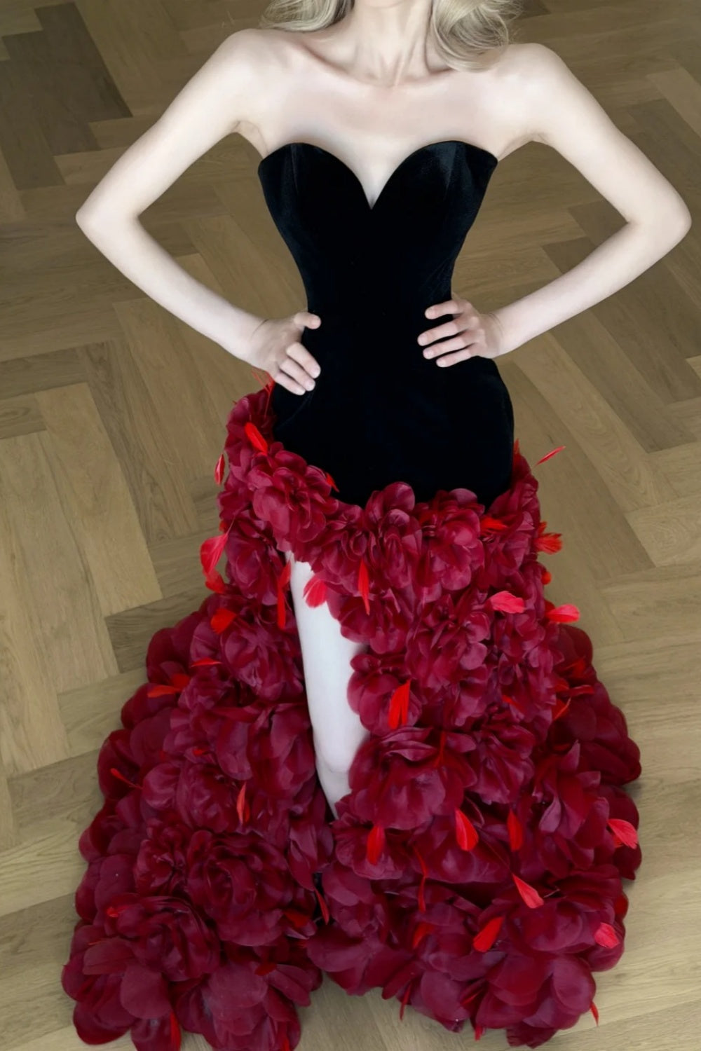 ❤️A gorgeous and vibrant long evening gown with red roses gh6829
