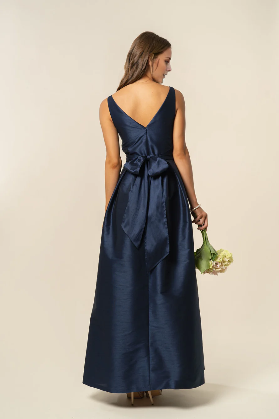 V-neck off shoulder sleeveless backless and floor length evening dress
