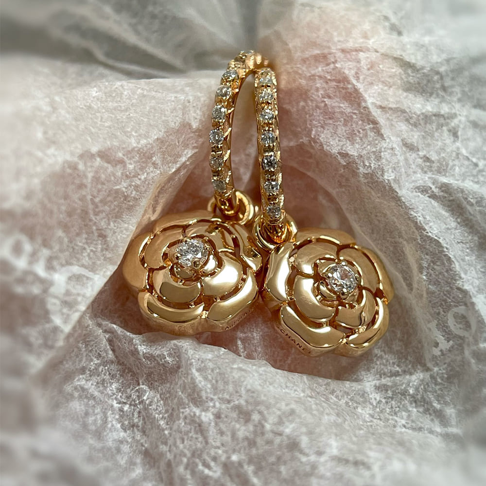 CHANEL EXTRAIT EARRINGS
