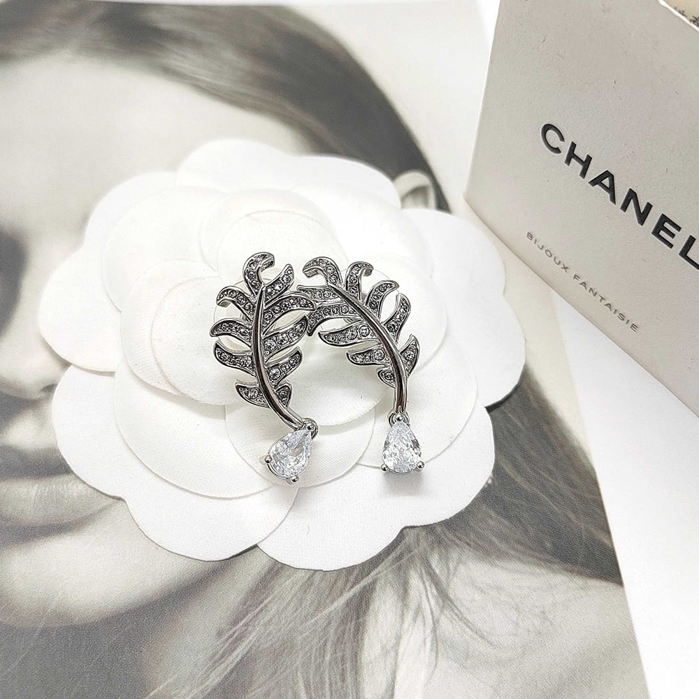 CHANEL PLUME DE CHANEL EARRINGS