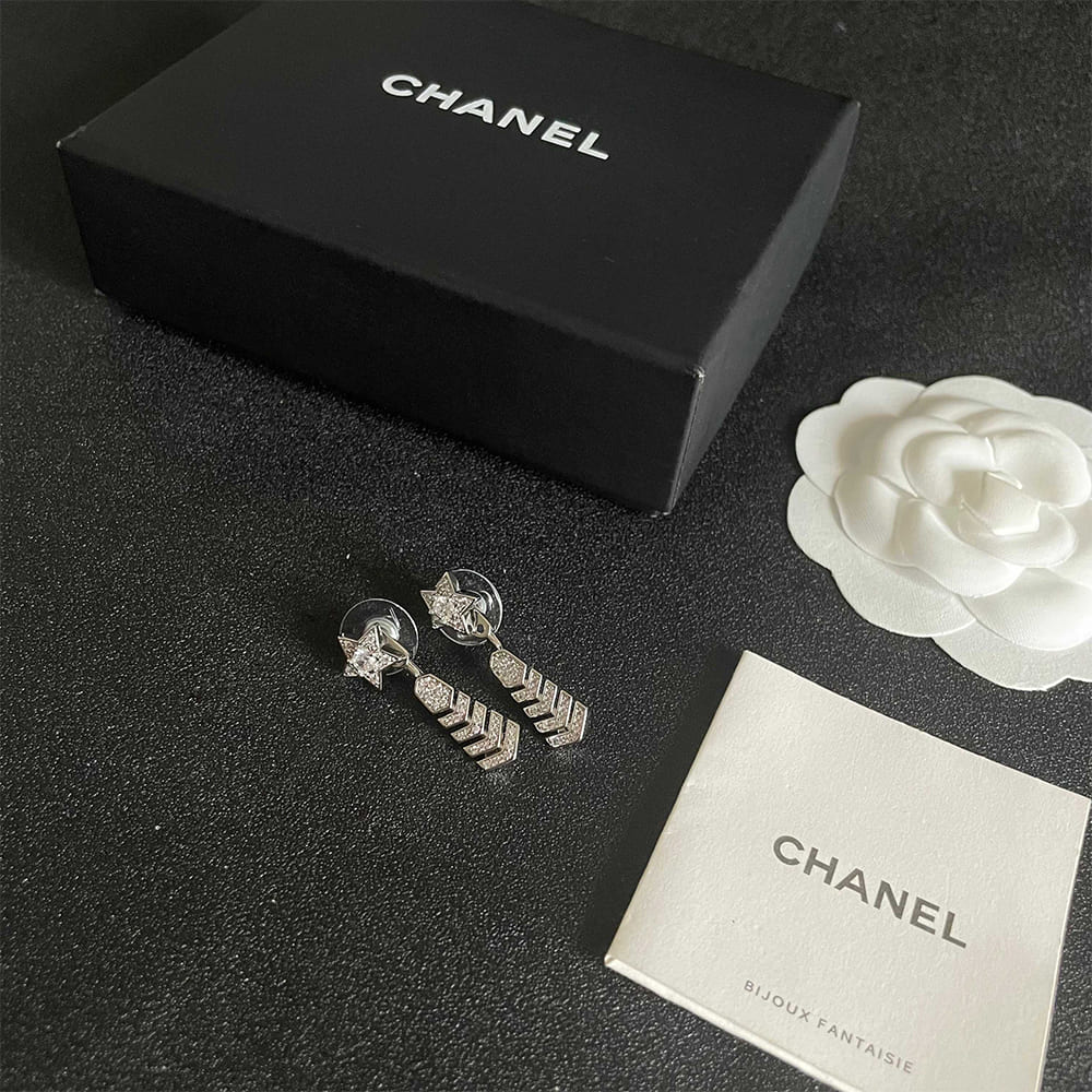 CHANEL LUNE DE CHANEL SINGLE CLIP EARRINGS