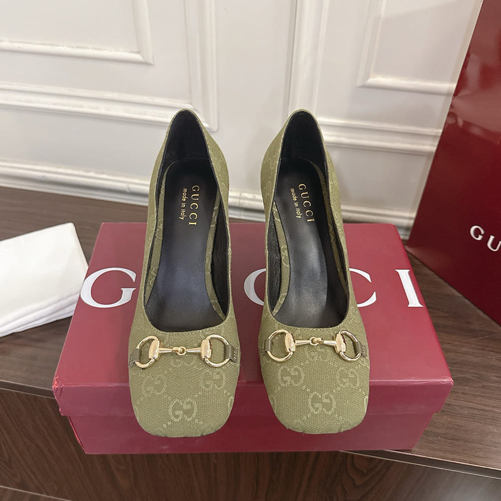 GUCCI Women’s Signora pump