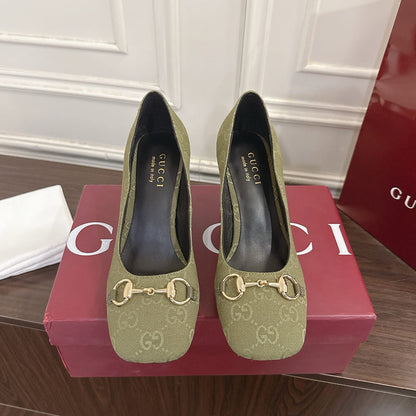 GUCCI Women’s Signora pump