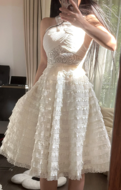 White halter neck, fitted waist, slim-fitting, full princess skirt, mid-length ball gown R7749