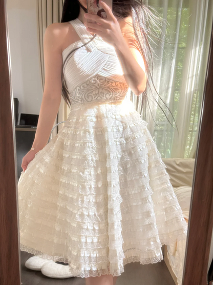 White halter neck, fitted waist, slim-fitting, full princess skirt, mid-length ball gown R7749