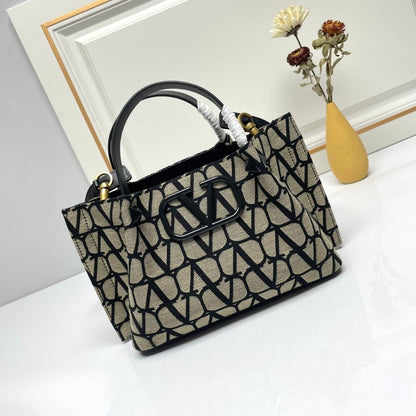 VALENTINO GARAVANI MEDIUM TOILE ICONOGRAPHE HANDBAG BLACK 25CM