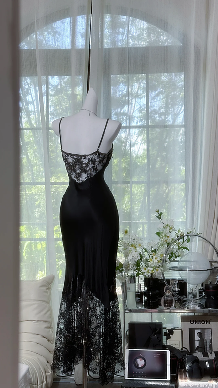 Black halter-neck fitted bodycon long ball gown R7631