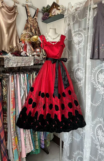 Red halter-neck fitted black long ball gown R7862