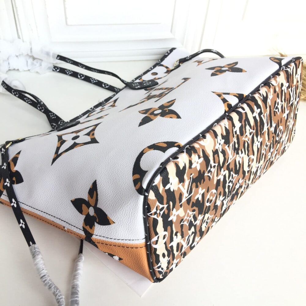 Louis Vuitton Neverfull Monogram Giant Jungle MM White Havana 31Cm M44716