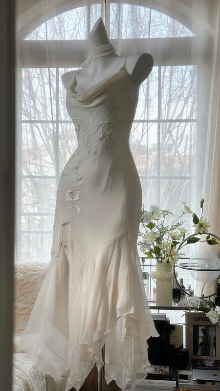 Apricot white halter-neck fitted long ball gown R7671