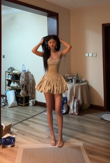 Champagne-colored halter-neck, fitted waist, tulip skirt, short ball gown R7556