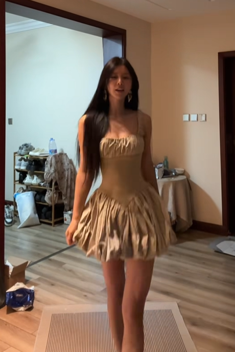 Champagne-colored halter-neck, fitted waist, tulip skirt, short ball gown R7556