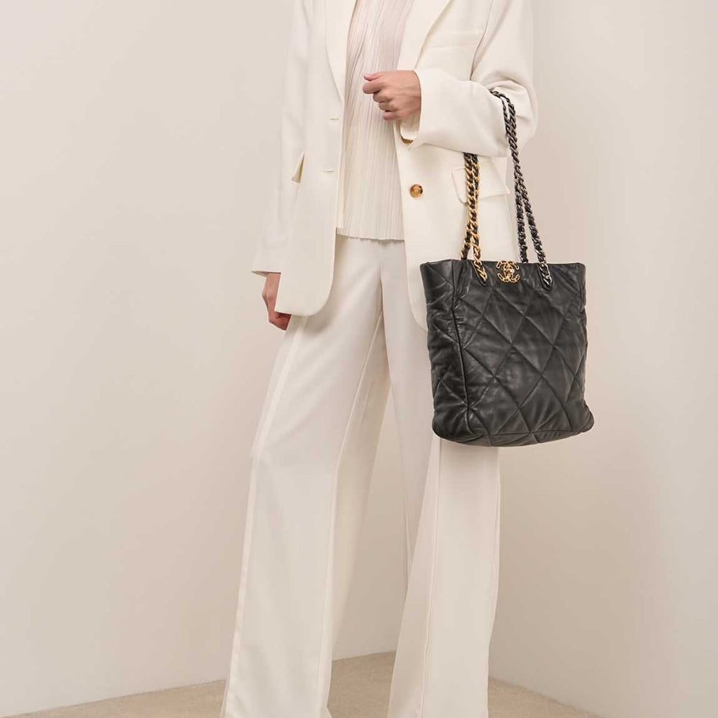 Chanel 19 Shopping Bag Quilted Leather Medium In Black 30cm