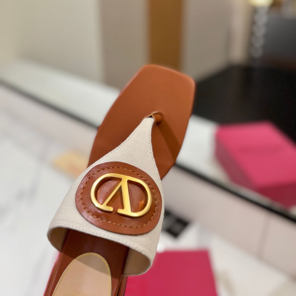 Valentino Garavani Vlogo Signature Sandals White And Brown