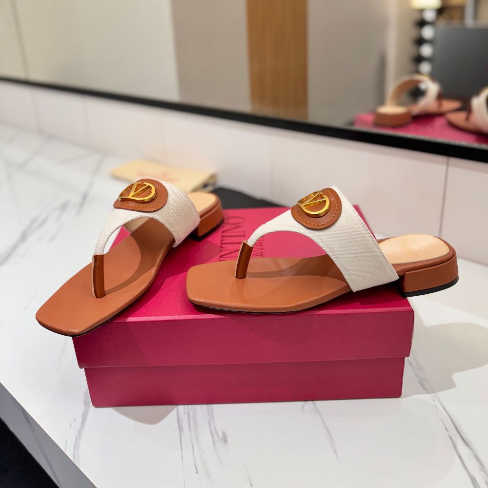 Valentino Garavani Vlogo Signature Sandals White And Brown