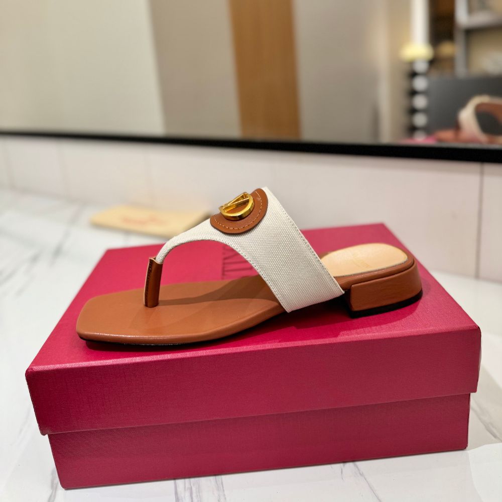 Valentino Garavani Vlogo Signature Sandals White And Brown
