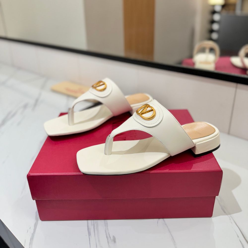 Valentino Garavani Vlogo Signature Sandals White