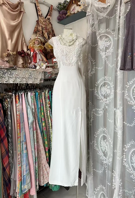 White sleeveless fitted waist long ball gown with slit R7477