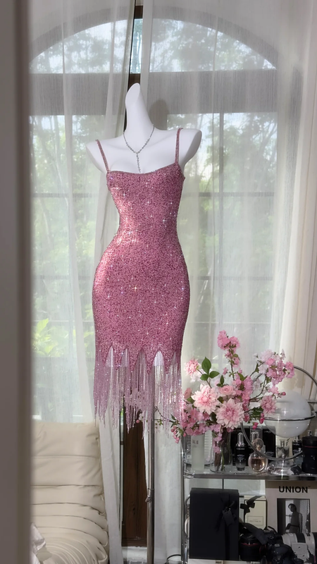 Rose pink sequined halter top, fitted waist, bodycon short ball gown R7634