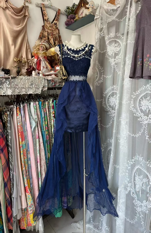 Blue sleeveless fitted waist long ball gown R7518