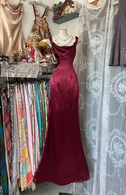 Deep red halter-neck fitted fishtail long ball gown R7865