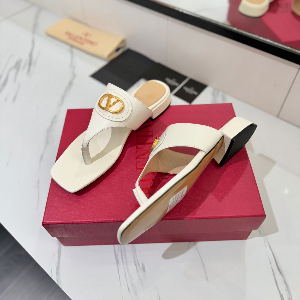 Valentino Garavani Vlogo Signature Sandals White