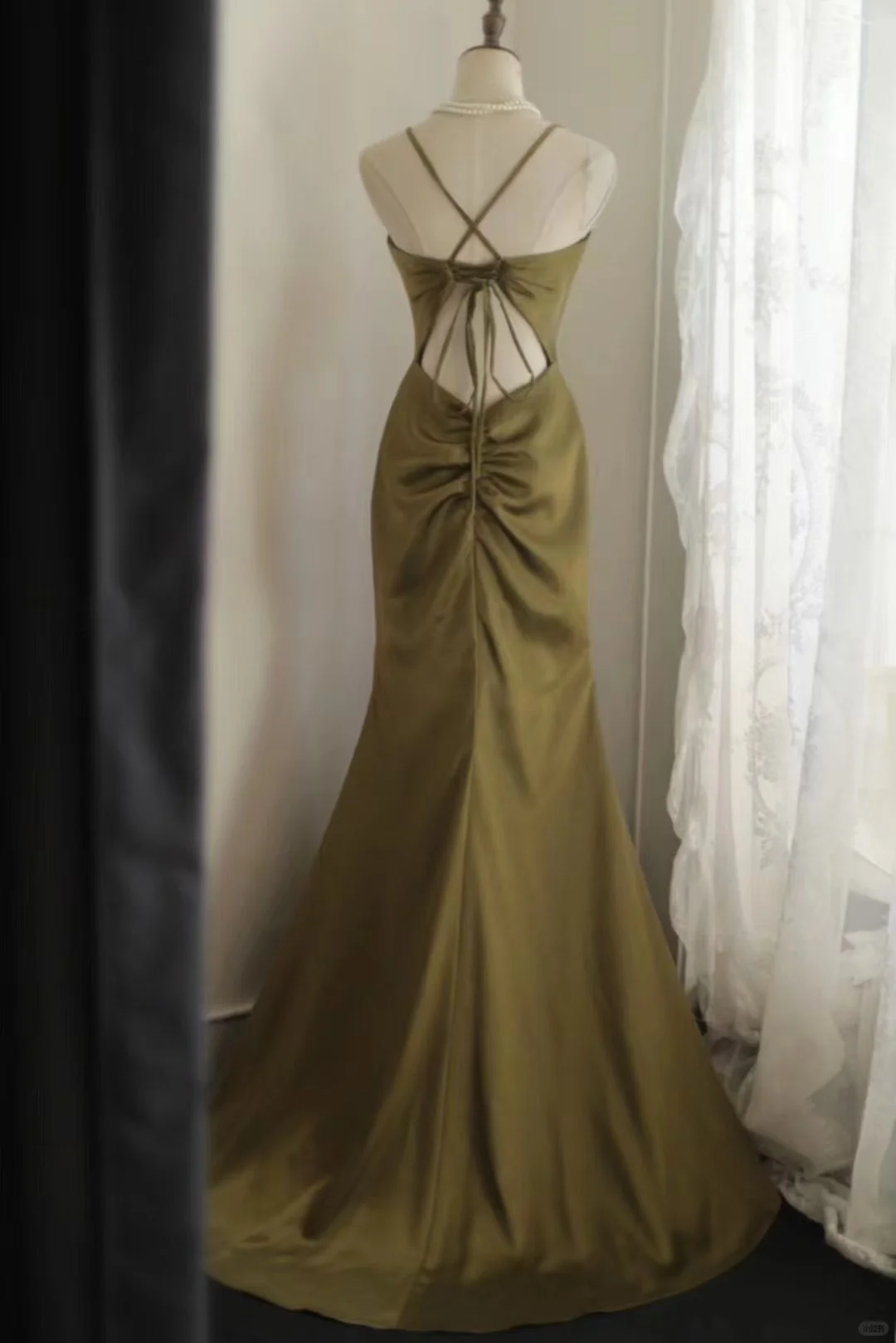 Elegant Olive Green Satin Mermaid Evening Gown Spaghetti Strap V-Neck Prom Dress TP5639