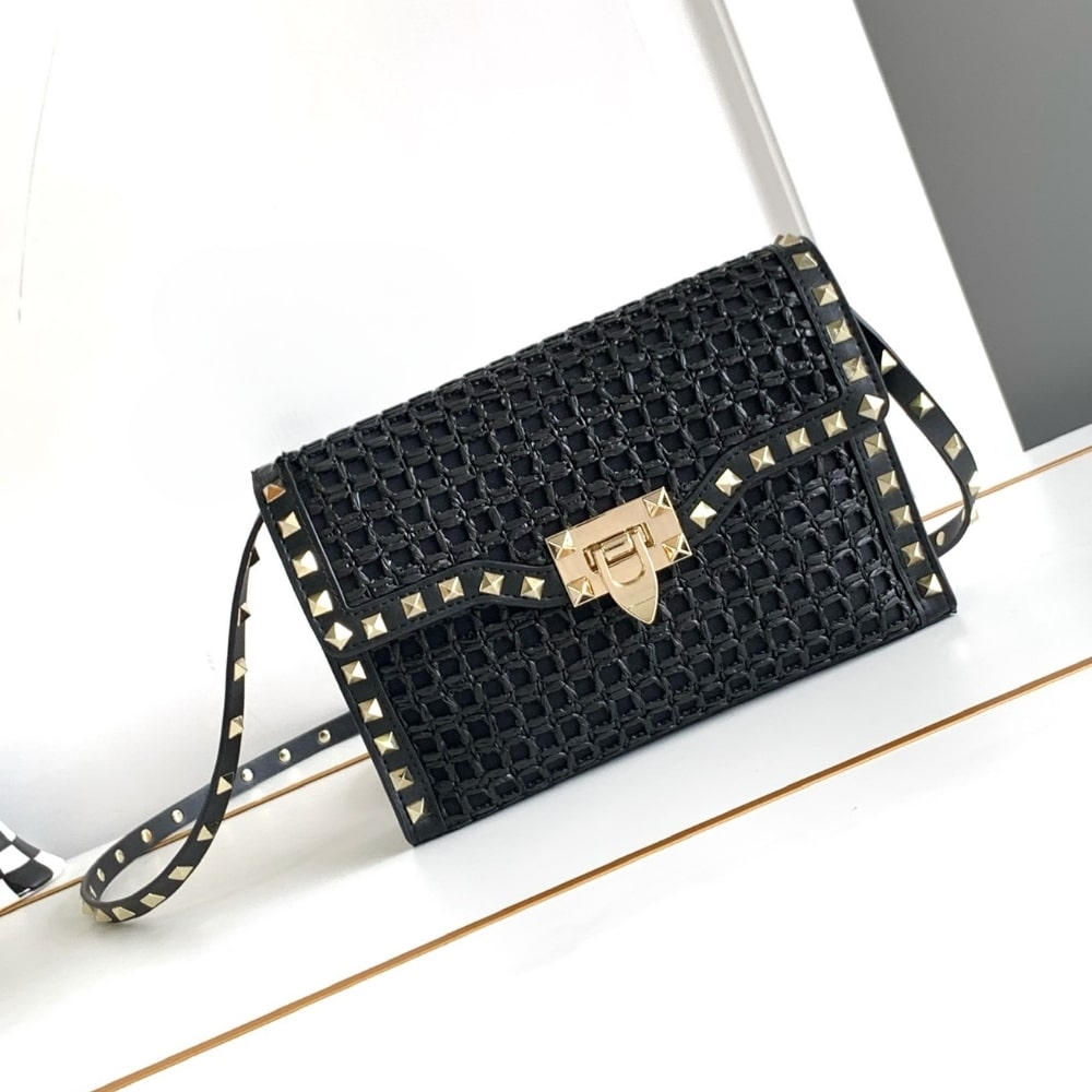 VALENTINO GARAVANI ROCKSTUD SMALL RAFFIA SHOULDER BAG BLACK 22CM