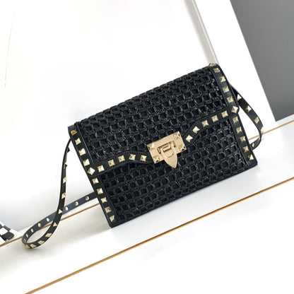 VALENTINO GARAVANI ROCKSTUD SMALL RAFFIA SHOULDER BAG BLACK 22CM