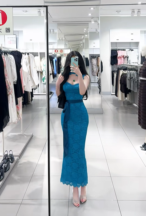 Blue halter-neck, fitted waist, elegant and sexy long ball gown R7908