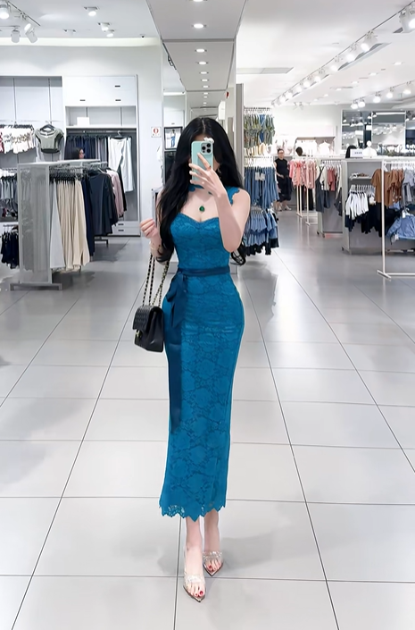 Blue halter-neck, fitted waist, elegant and sexy long ball gown R7908