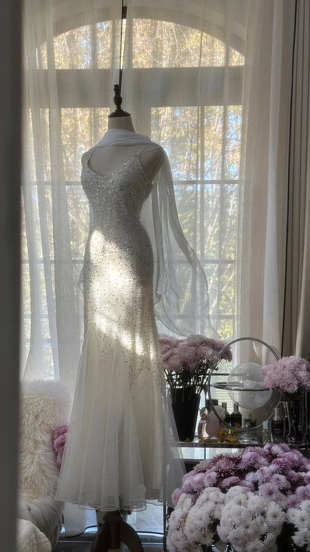 White halter-neck fitted bodycon long ball gown R7718