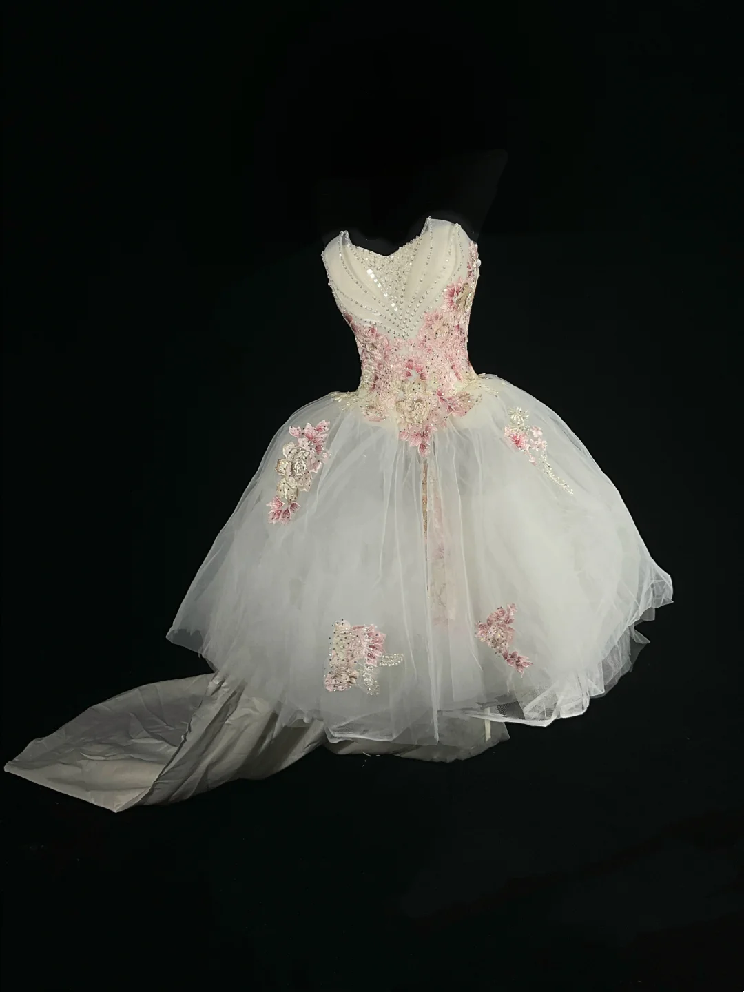 White Strapless Waist-Cinched Gown with Pink Embroidery, Cute Princess Style for Birthday Parties gh7166