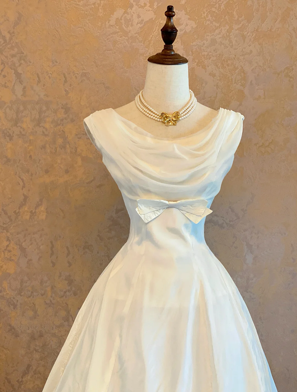 White Prom Dress with Sleeveless Design, Draped Collar, Fitted Waist, Slim Fit and A-Line Skirt; Bridal Gown R7316