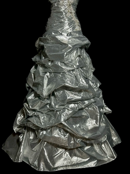 Silver strapless fitted waist slim-fitting ball gown with a full skirt R6644