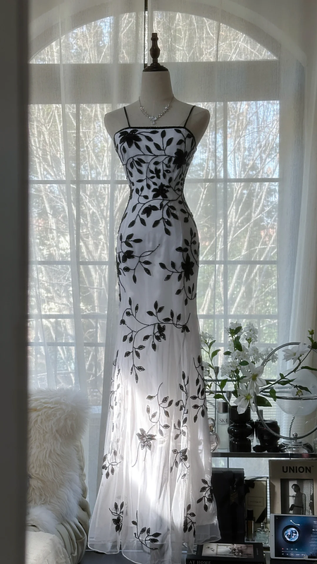 White dress with black floral print, halter neck, fitted waist, elegant long ball gown R7678