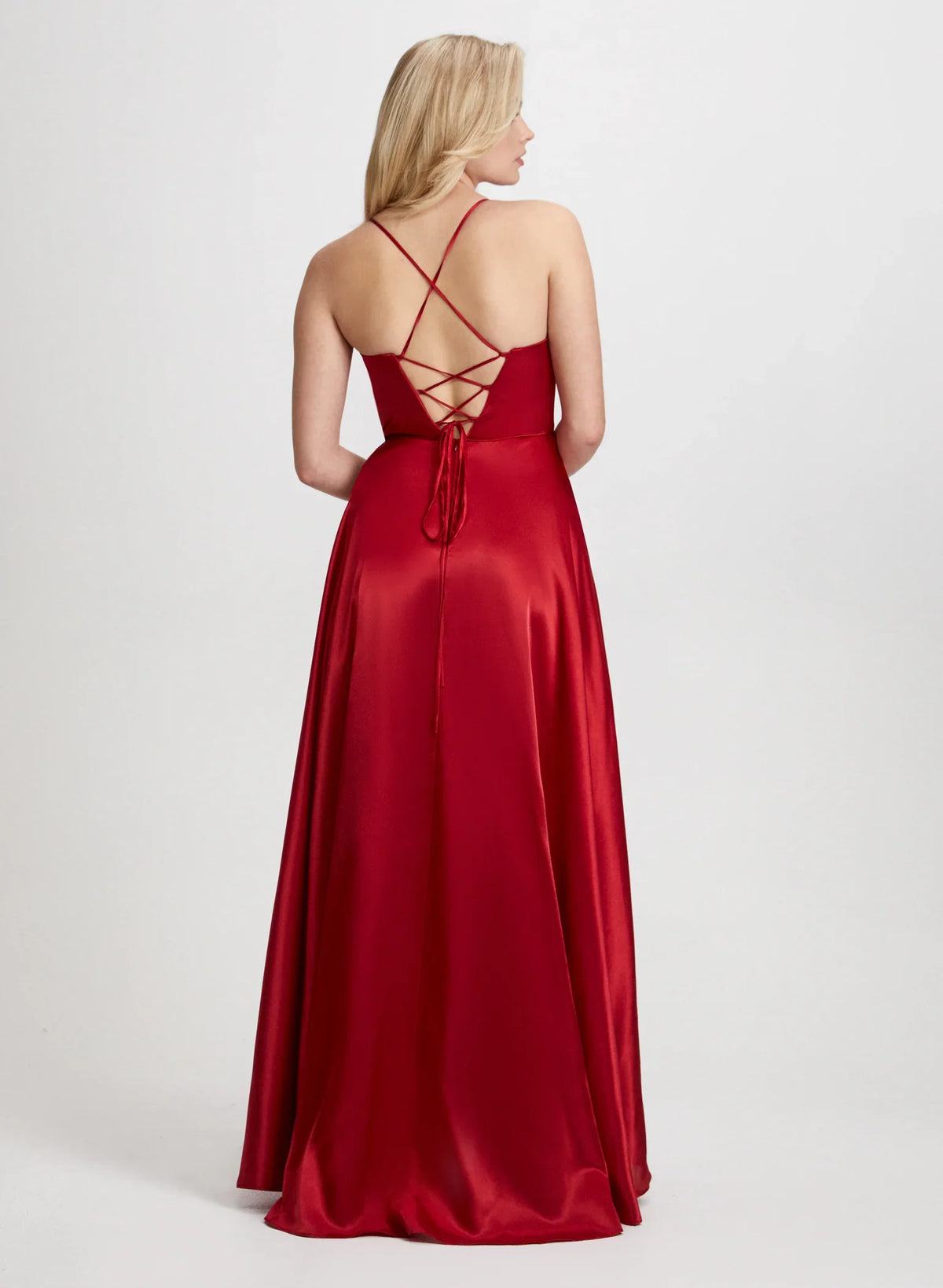 Sweetheart Neck Tight corset with thin shoulder straps and no sleeves Long Prom Dress