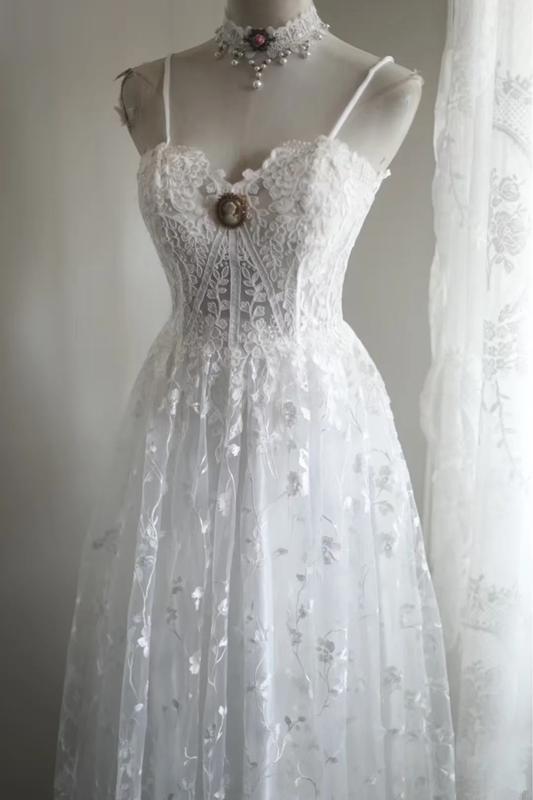 White halter-neck fitted lace maxi ball gown R6767