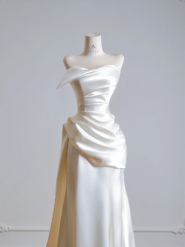 White strapless fitted long ball gown/bridal dress R8141