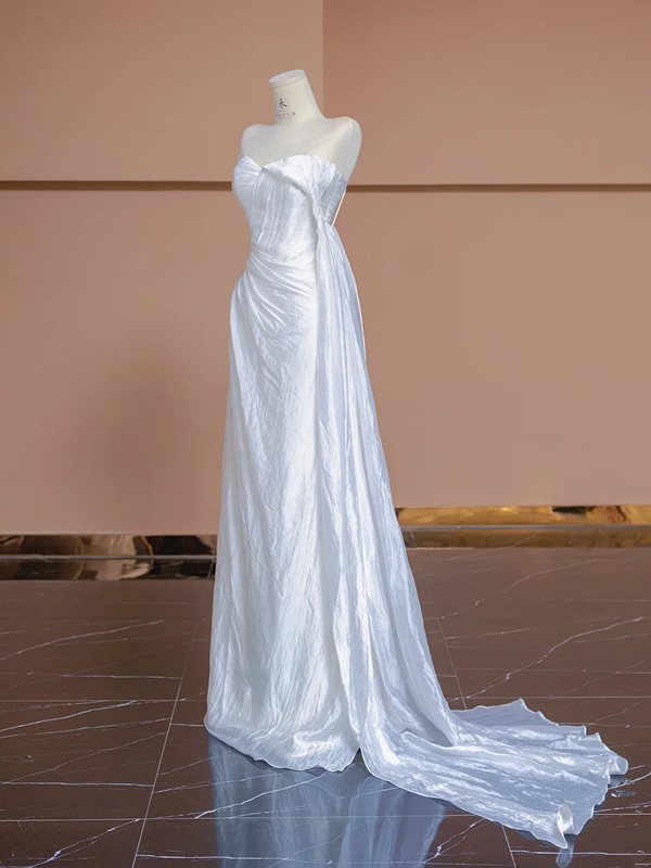 White strapless fitted long ball gown/bridal dress R8307