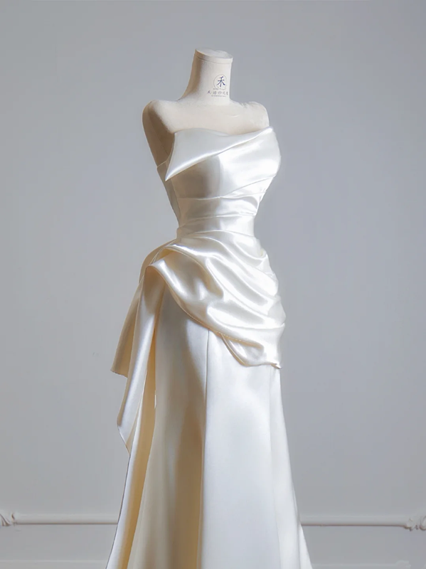 White strapless fitted long ball gown/bridal dress R8141
