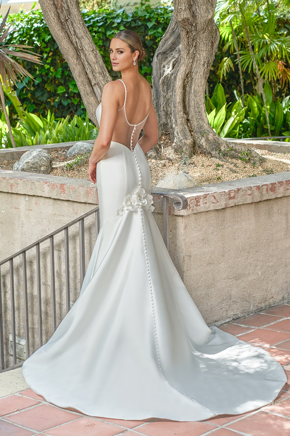 Low round neck transparent phantom 3D flower and ground length wedding dress