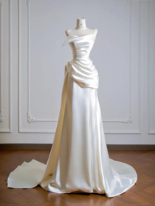 White strapless fitted long ball gown/bridal dress R8141