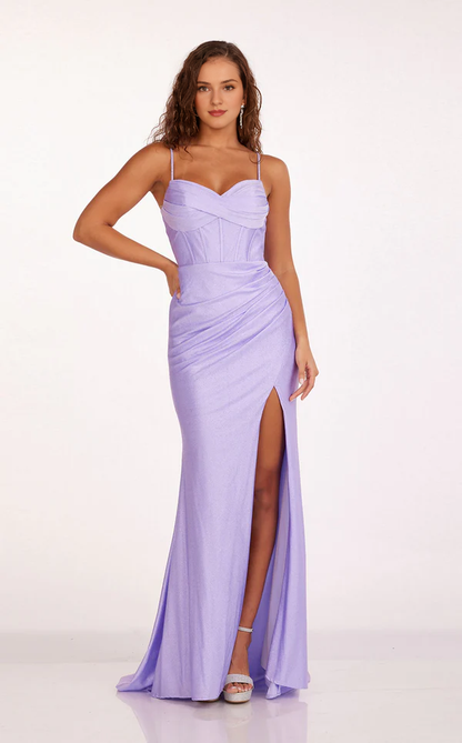 Sweetheart collar fits snugly and has a floor length Prom dress