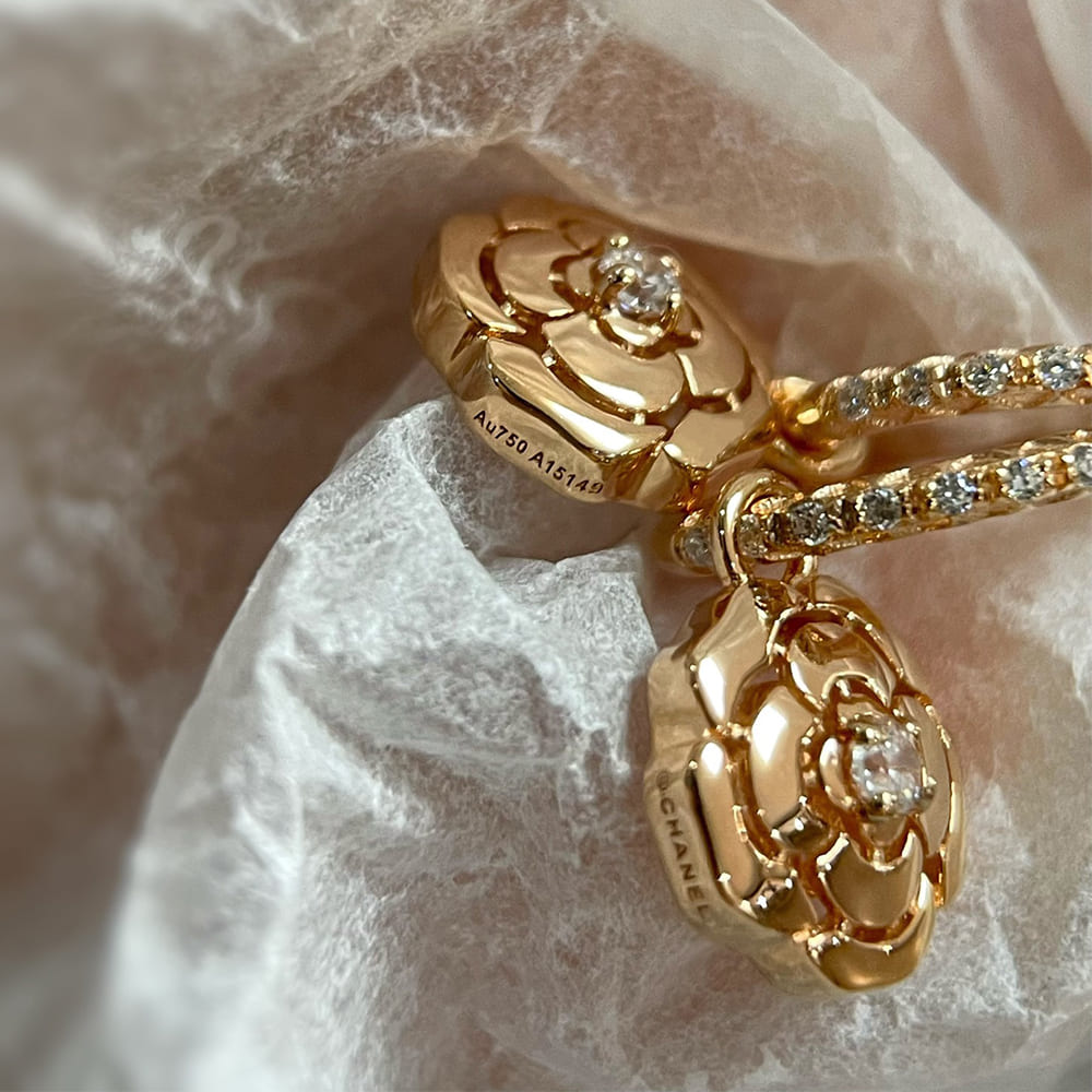 CHANEL EXTRAIT EARRINGS