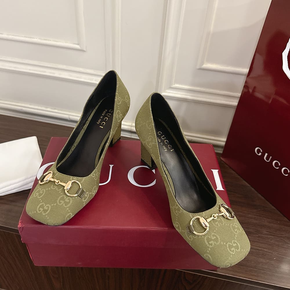 GUCCI Women’s Signora pump