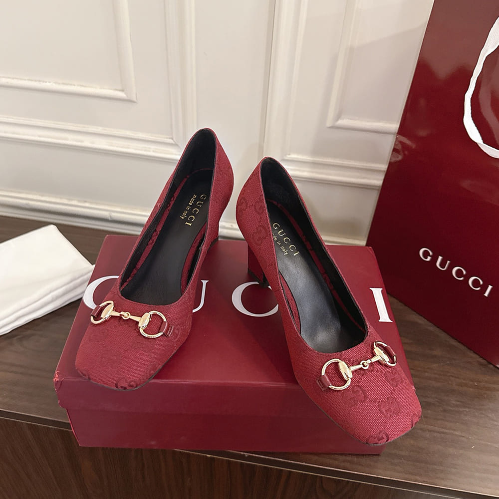 GUCCI Women’s Signora pump