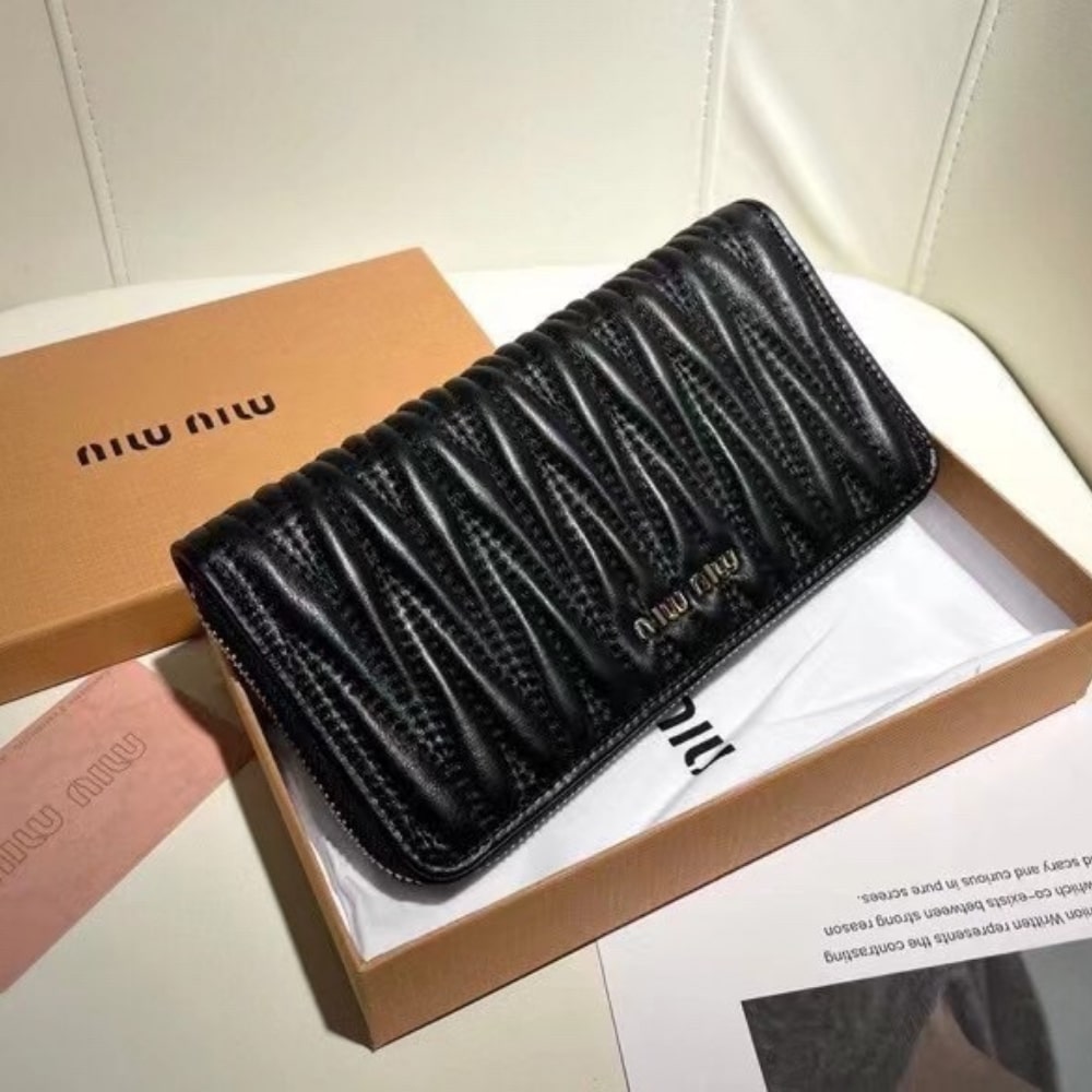 MIUMIU MATELASSÉ NAPPA WALLET BLACK 19CM 5ML506 N88 F0002