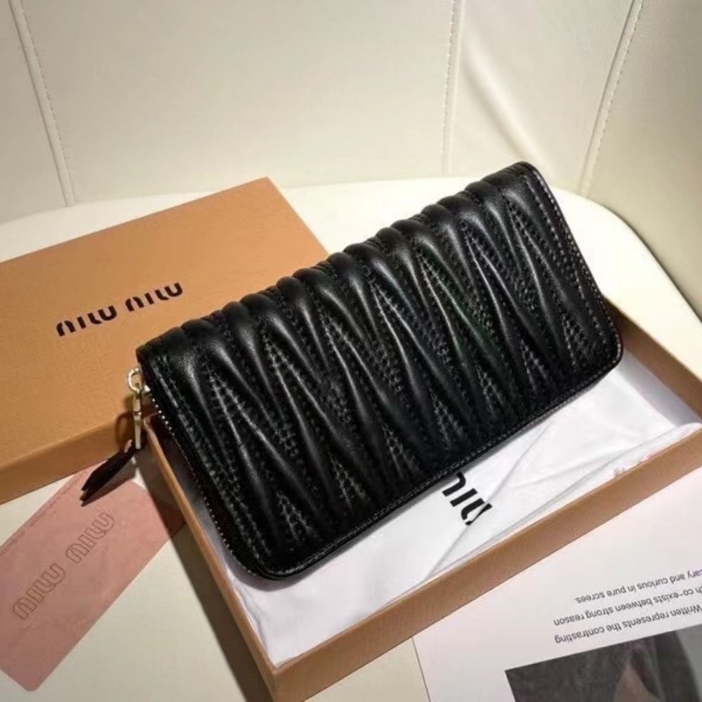 MIUMIU MATELASSÉ NAPPA WALLET BLACK 19CM 5ML506 N88 F0002