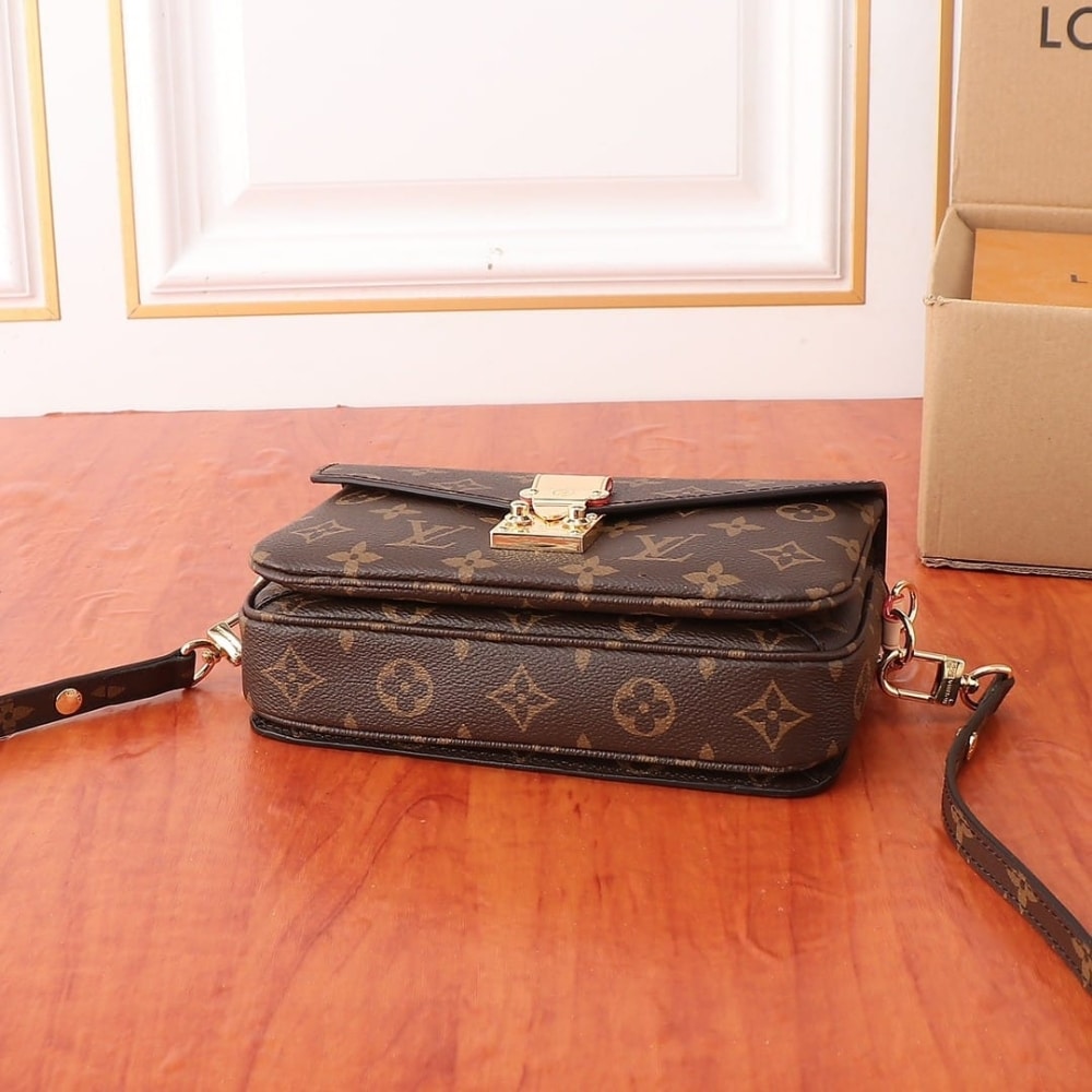 Louis Vuitton Pochette Métis East West Bag Monogram Brown 22Cm M46279